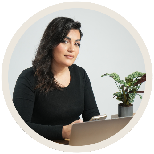 Hanane ingénieure pédagogique et formatrice en marketing digital et communication digitale